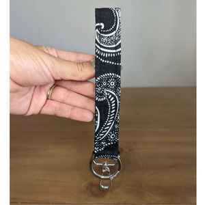 Vera Bradley Wristlet Keychain in Black Stellar Paisley keyring / clip NEW